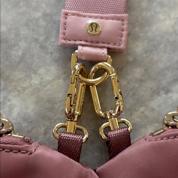 Lululemon Duo pouch heart Wristlet - Picture 6 of 7